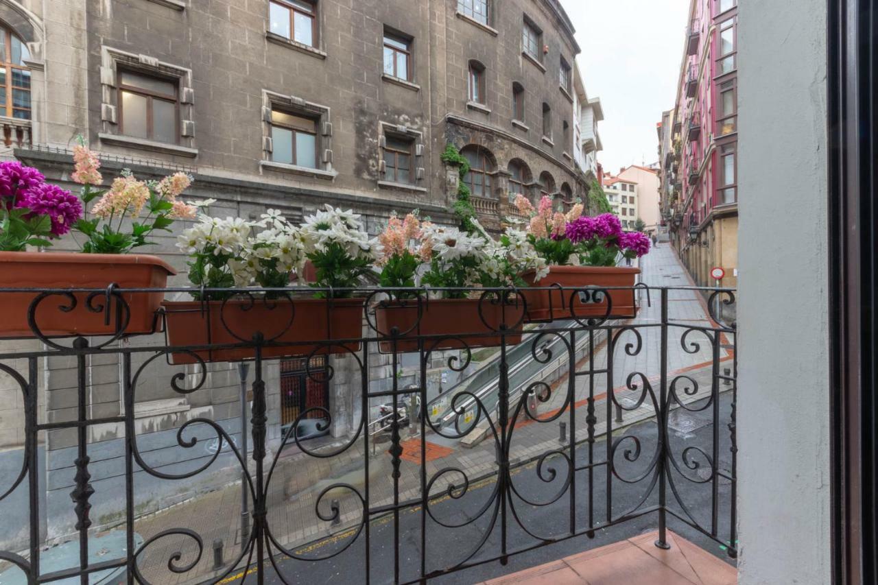 Apartment Between Old Town & Guggenheim!! Private Parking Більбао Екстер'єр фото